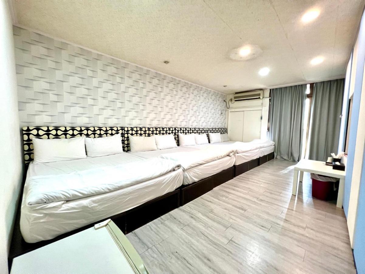Long House Apartment Taichung Exterior photo