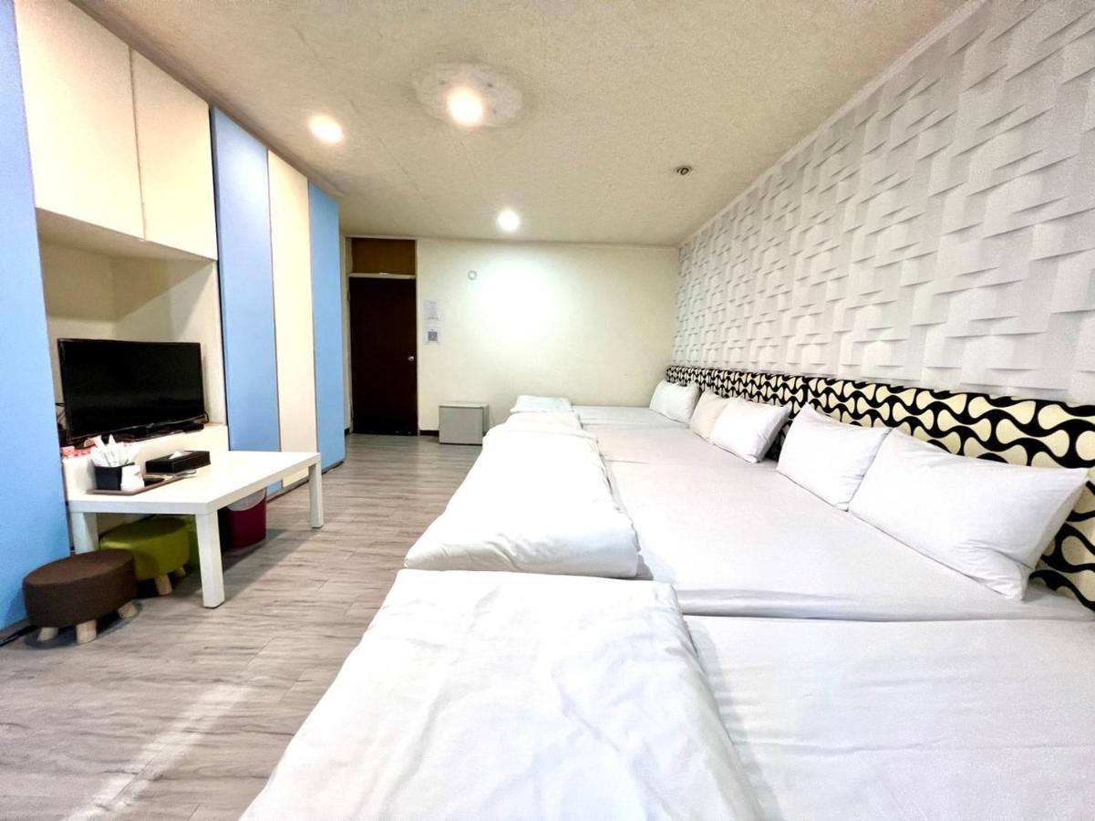 Long House Apartment Taichung Exterior photo